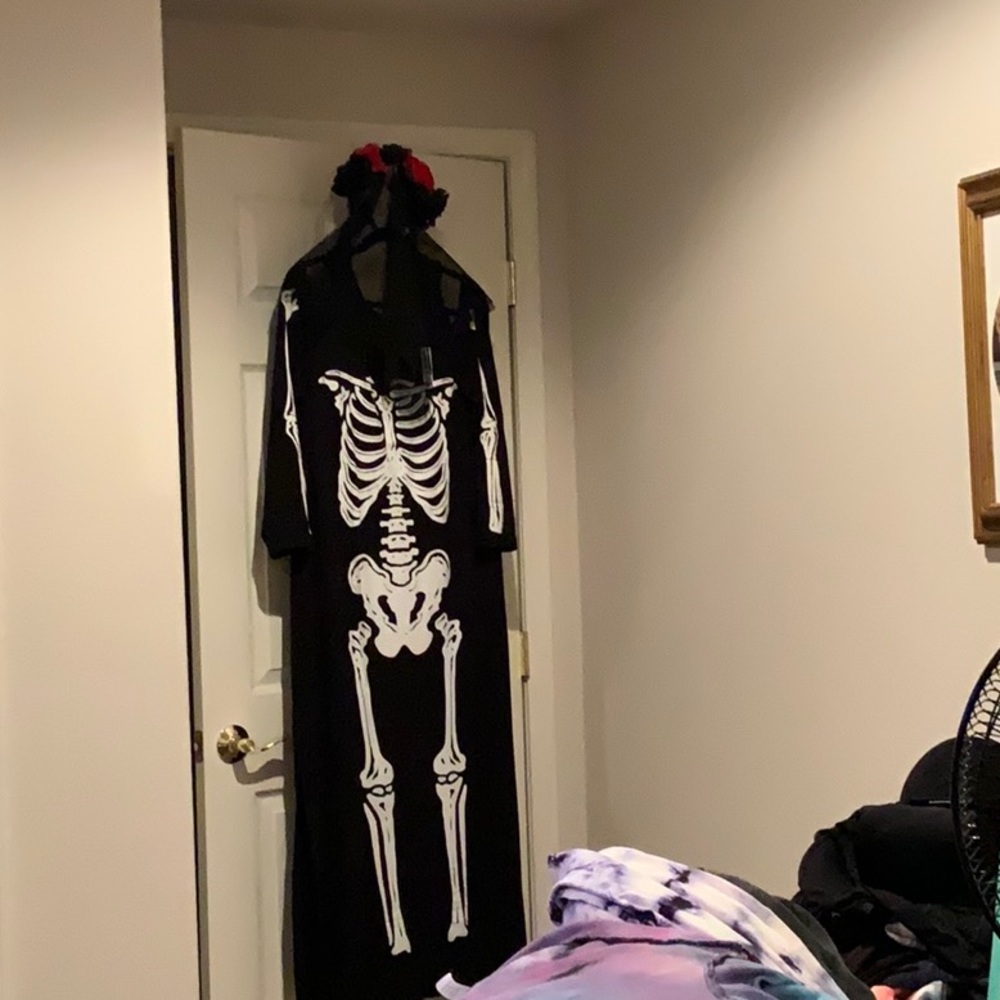 skeleton dress with open shoulders